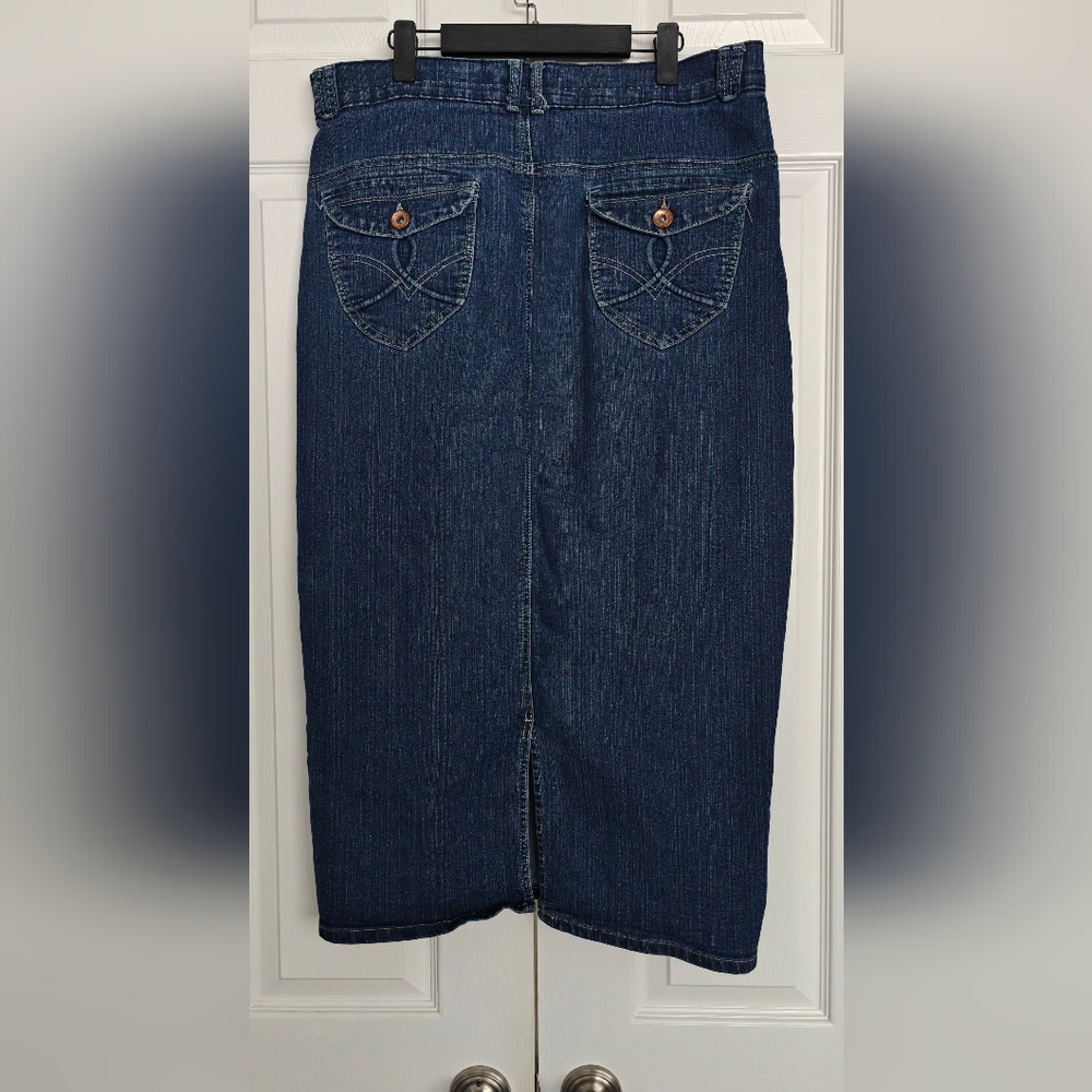 Classic Blue Denim Skirt, Size 16 - Picture 2 of 5